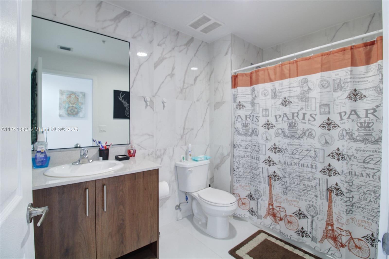 ISLANDS AT DORAL 1ST ADDI - Residential