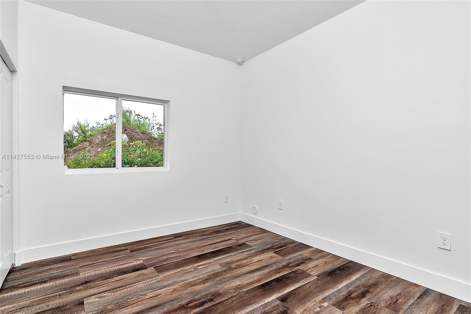 LUXOR HOMES - Residential Lease