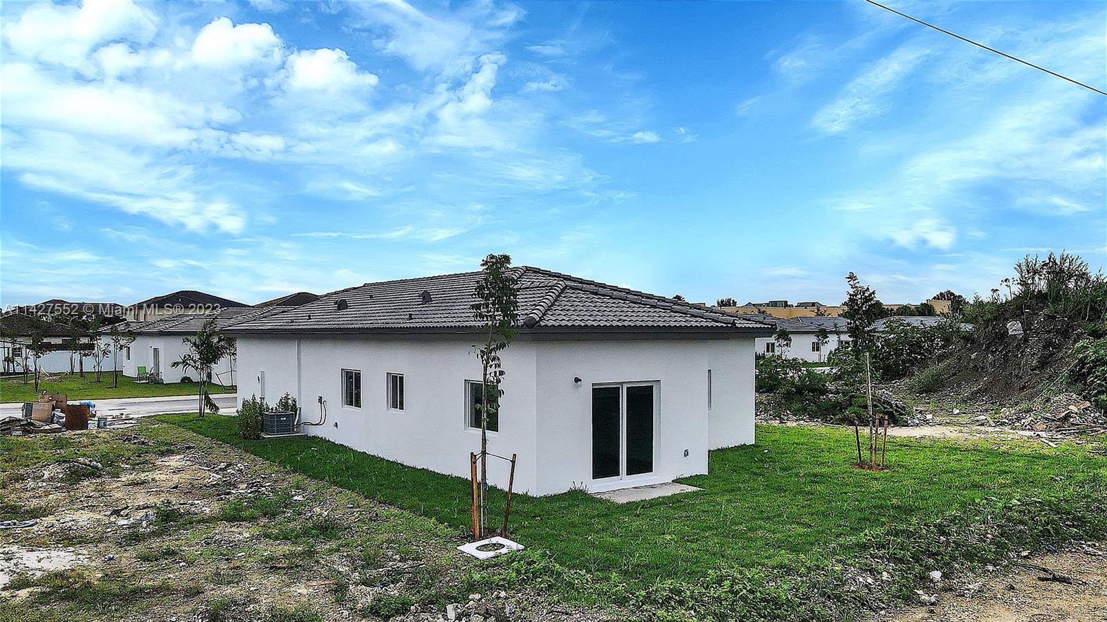 LUXOR HOMES - Residential Lease