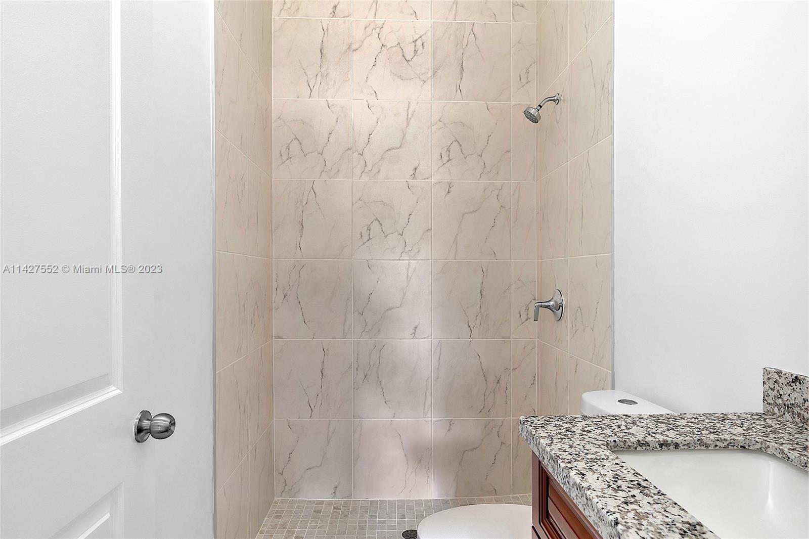 LUXOR HOMES - Residential Lease