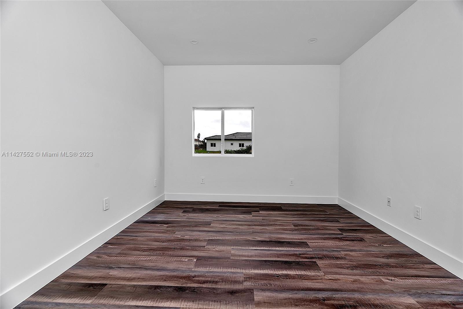 LUXOR HOMES - Residential Lease