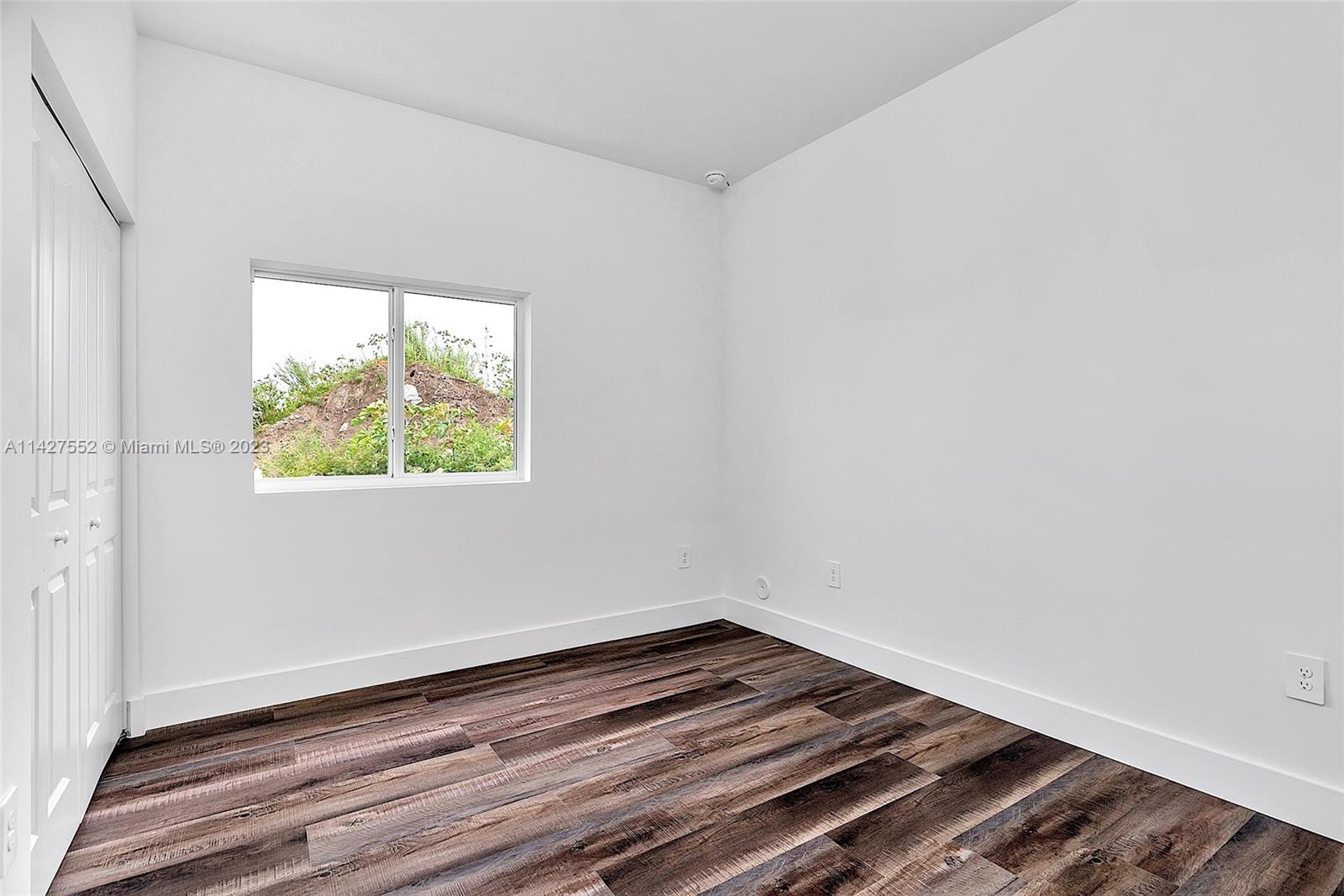 LUXOR HOMES - Residential Lease