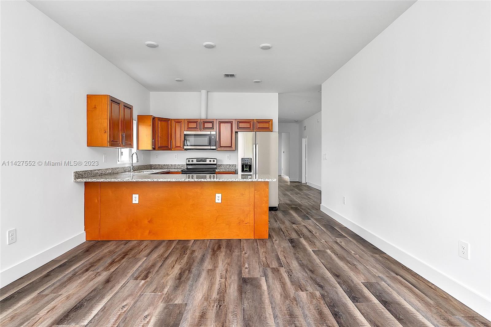 LUXOR HOMES - Residential Lease