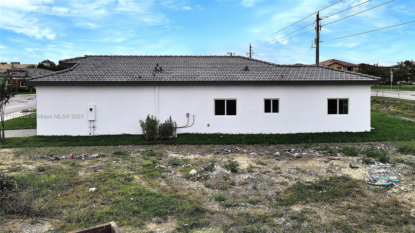 LUXOR HOMES - Residential Lease