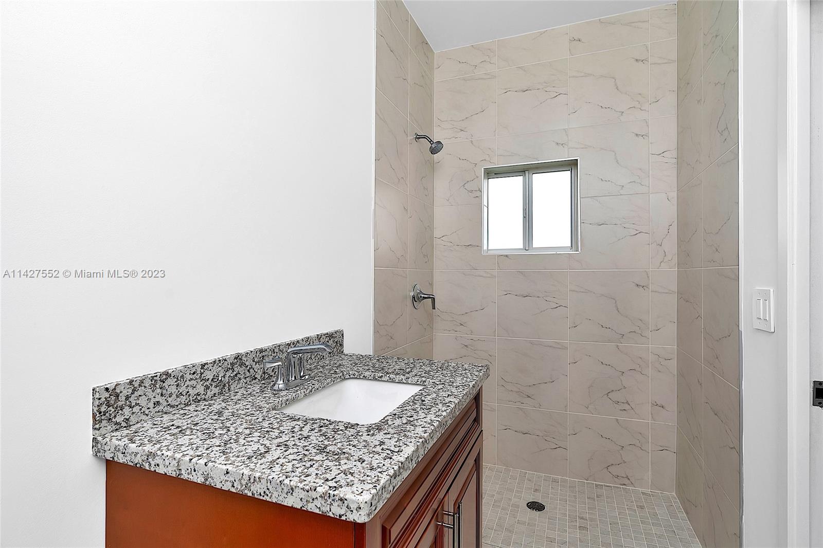 LUXOR HOMES - Residential Lease