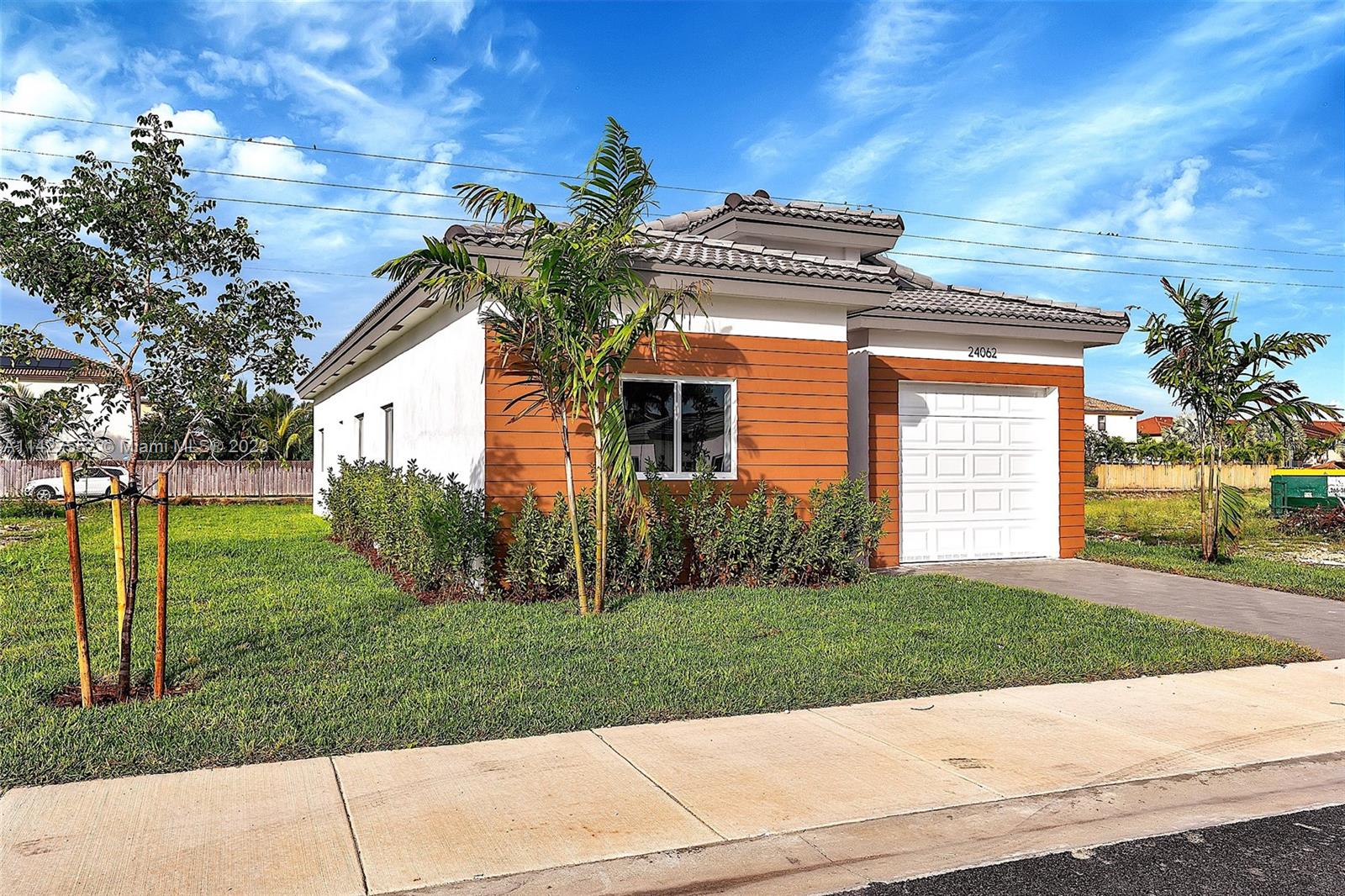 LUXOR HOMES - Residential Lease