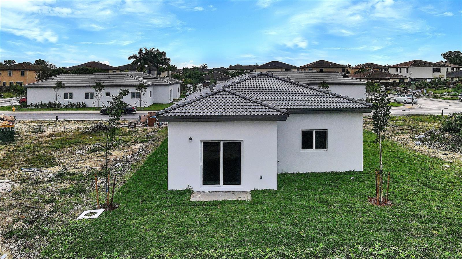 LUXOR HOMES - Residential Lease