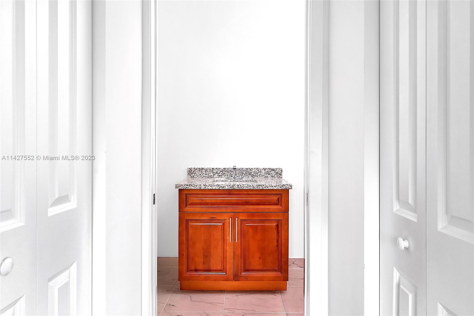 LUXOR HOMES - Residential Lease