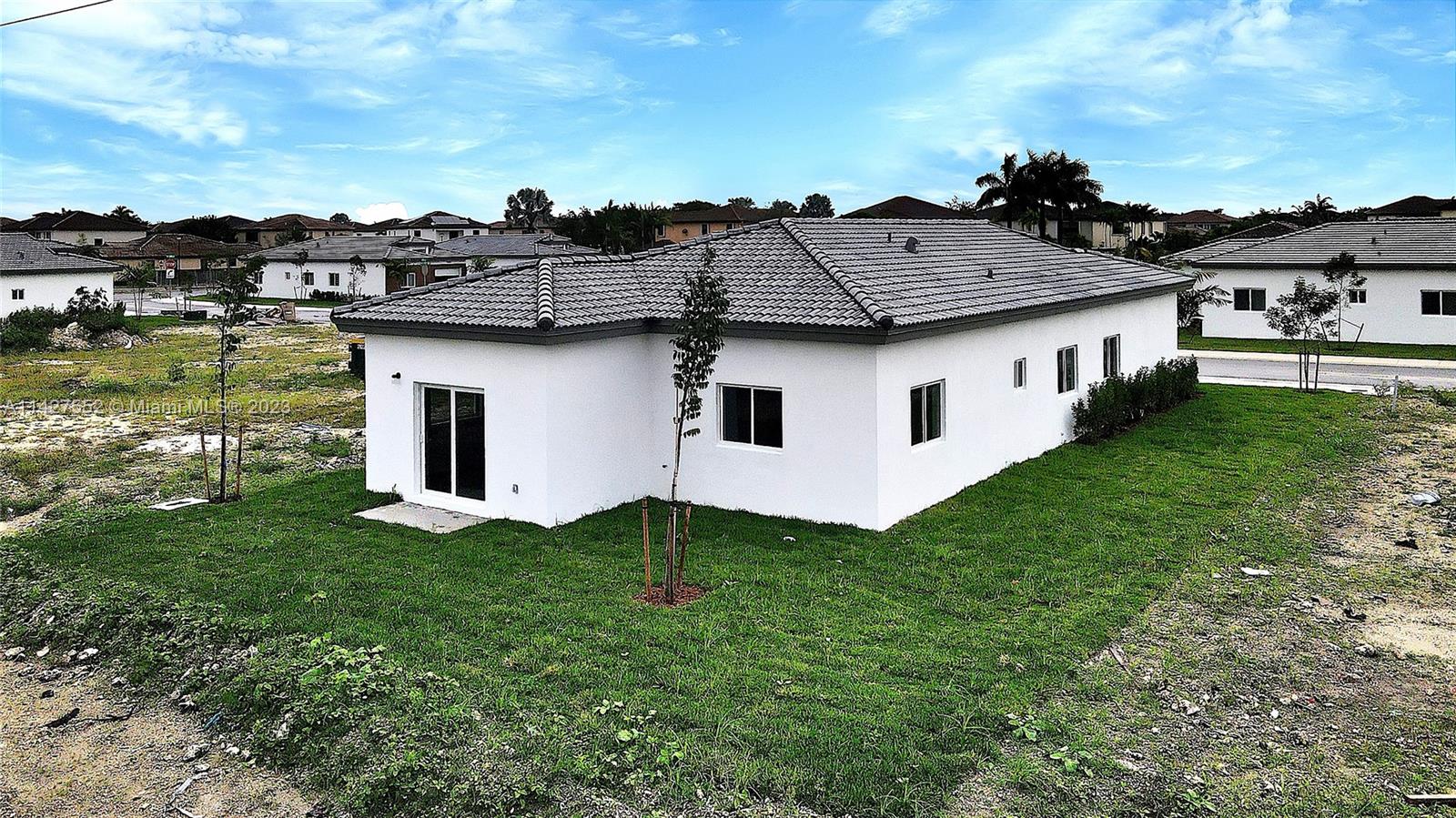 LUXOR HOMES - Residential Lease