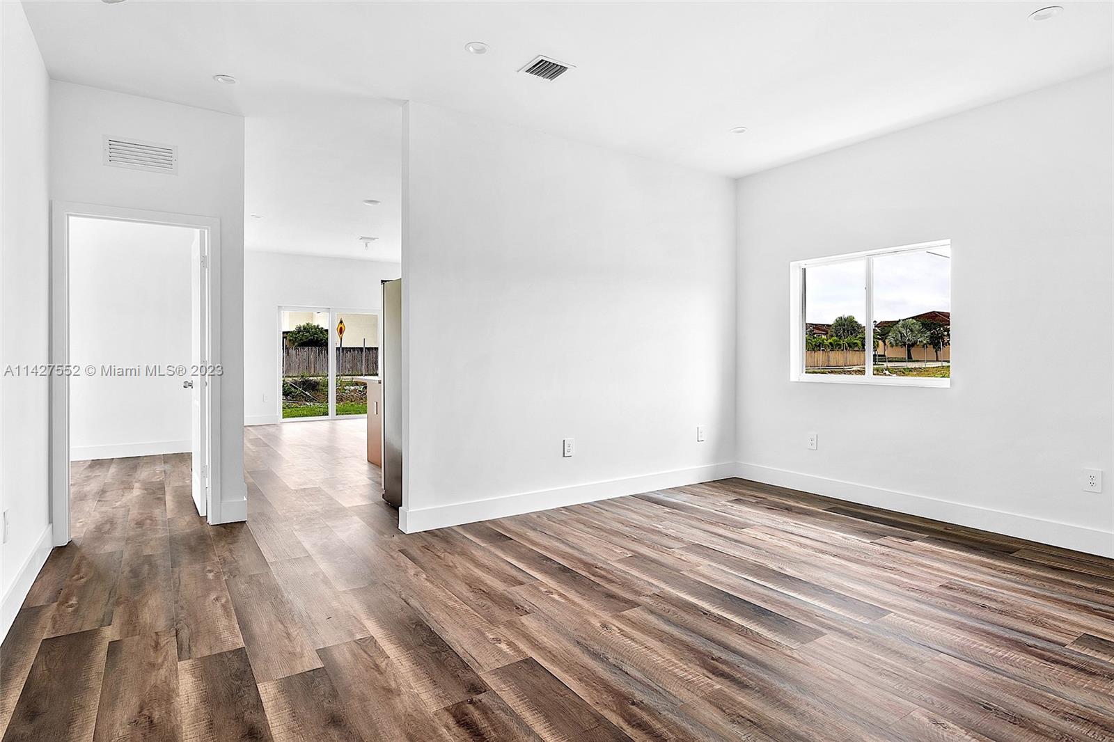 LUXOR HOMES - Residential Lease