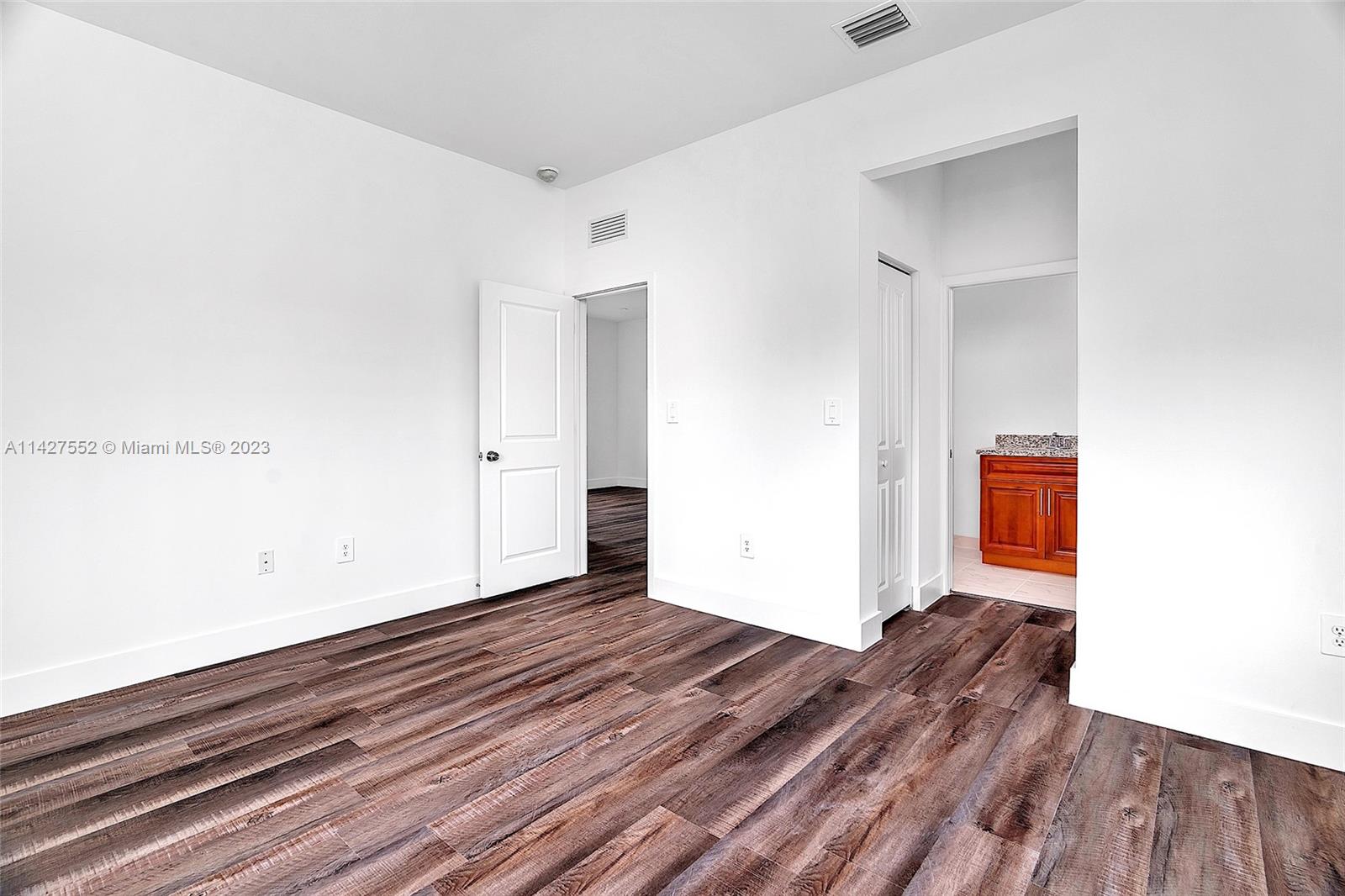 LUXOR HOMES - Residential Lease