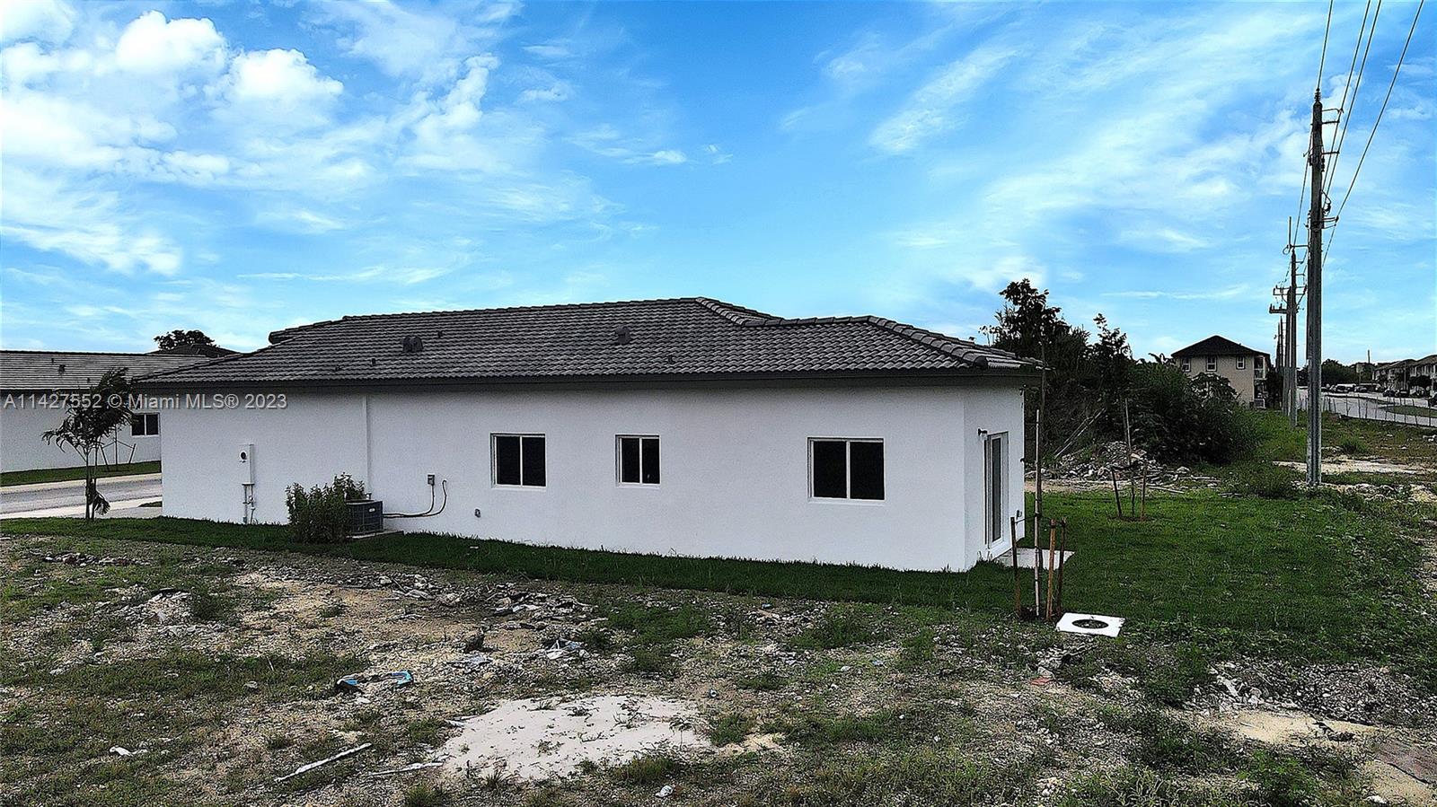 LUXOR HOMES - Residential Lease