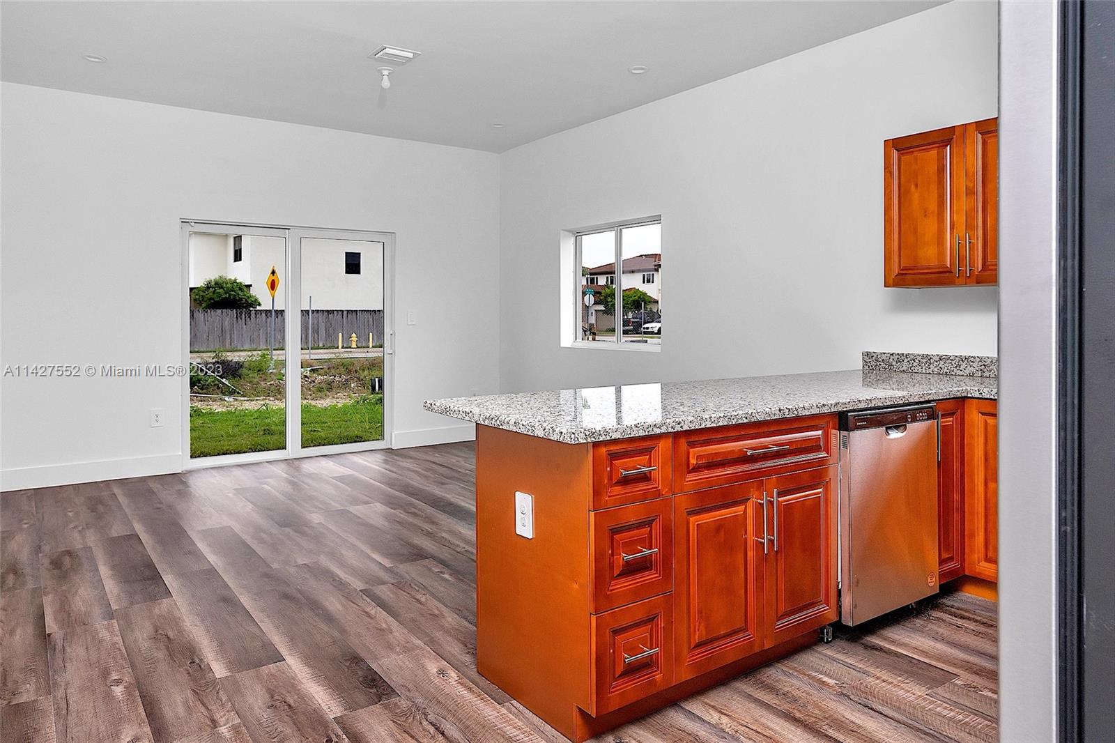 LUXOR HOMES - Residential Lease