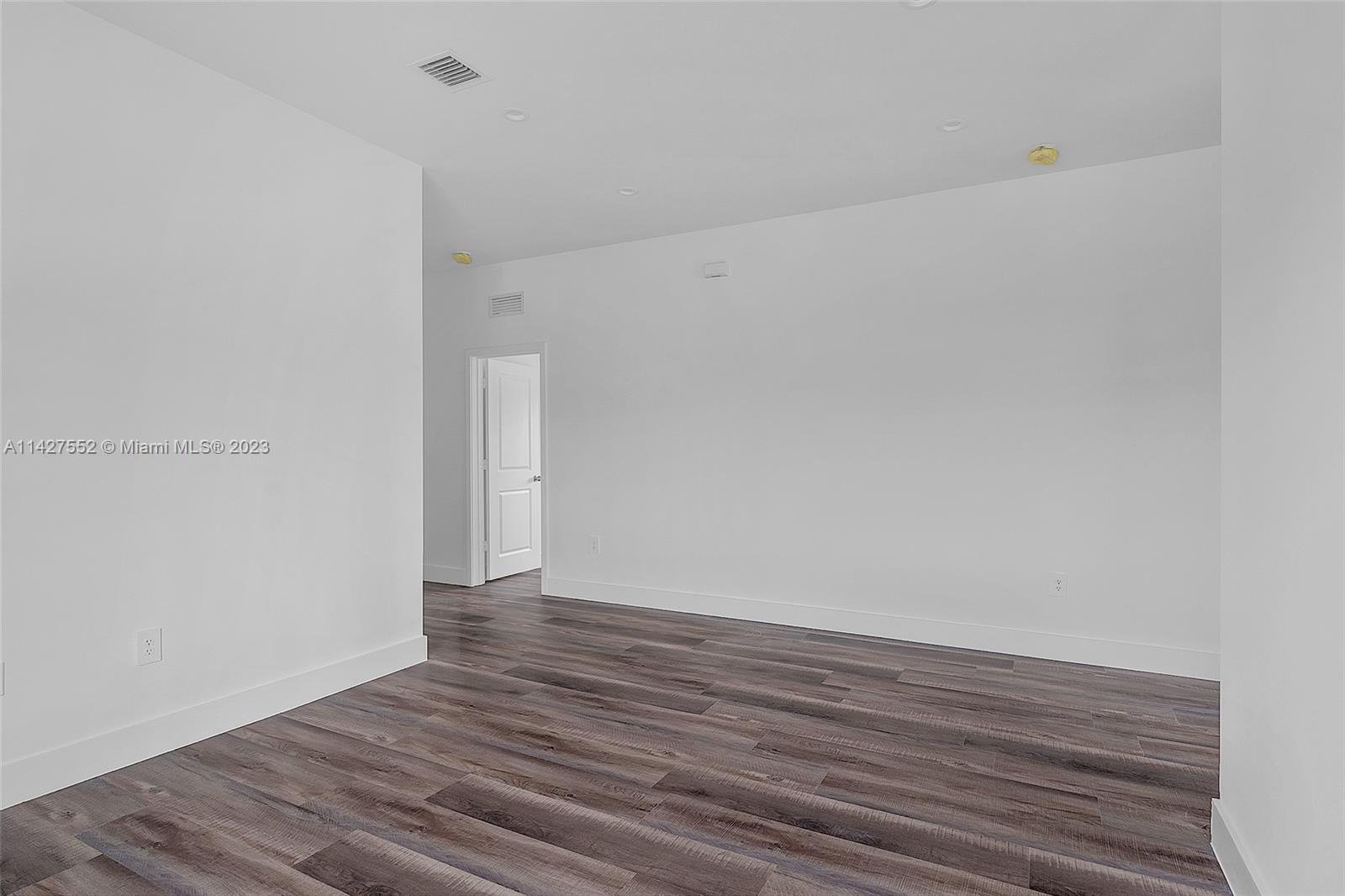 LUXOR HOMES - Residential Lease