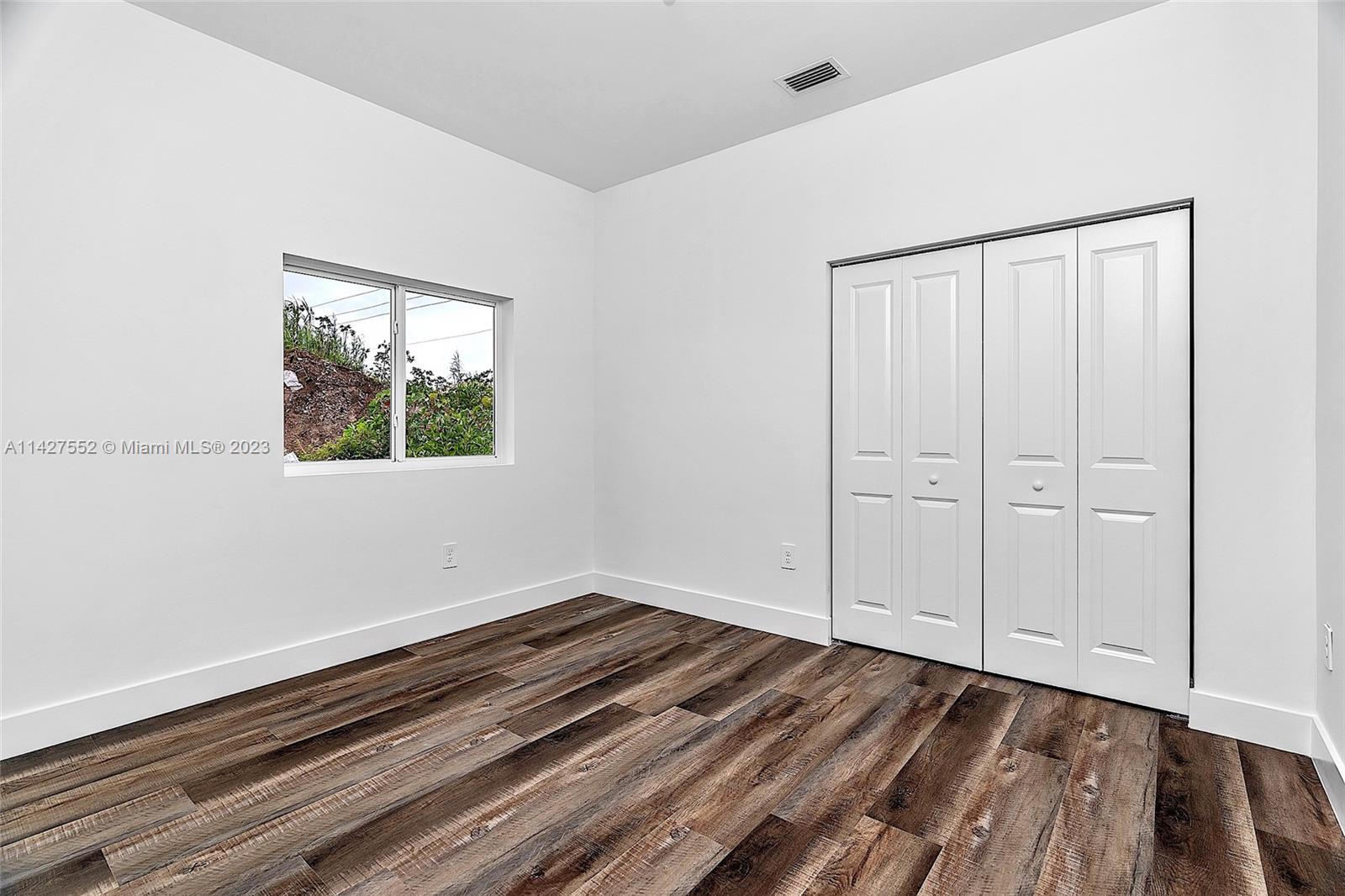 LUXOR HOMES - Residential Lease