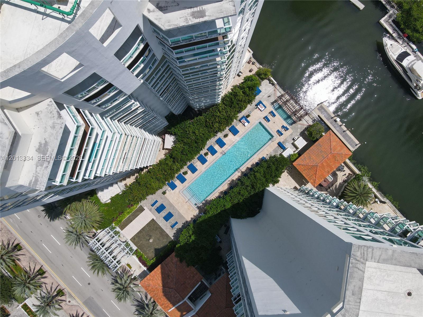 ST TROPEZ ON THE BAY 1 CO - Residential