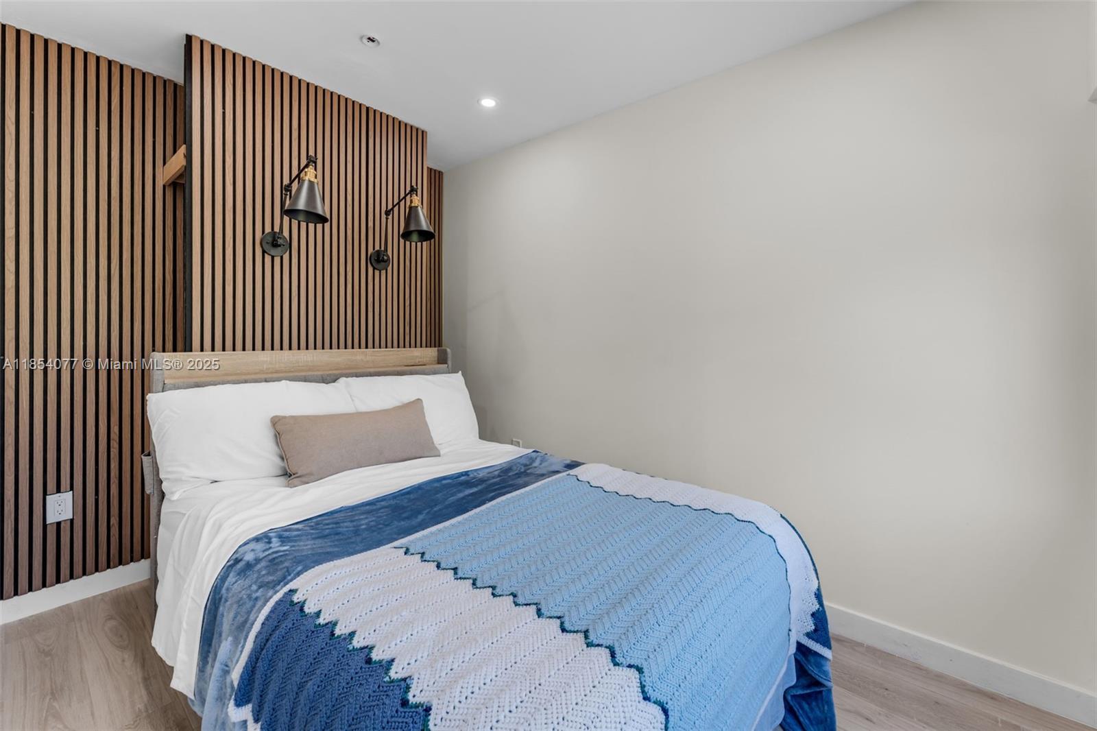 TWIN OAKS - Residential