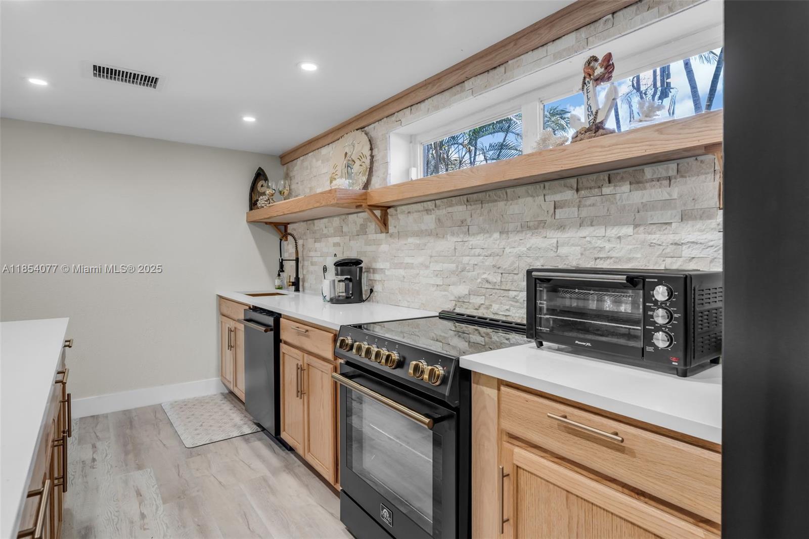 TWIN OAKS - Residential