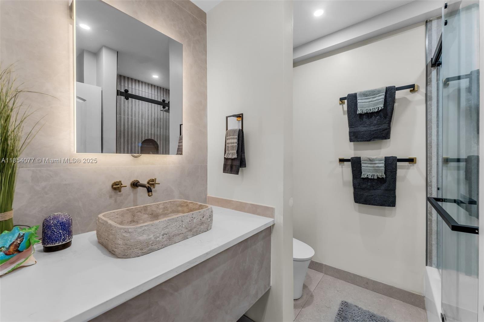 TWIN OAKS - Residential