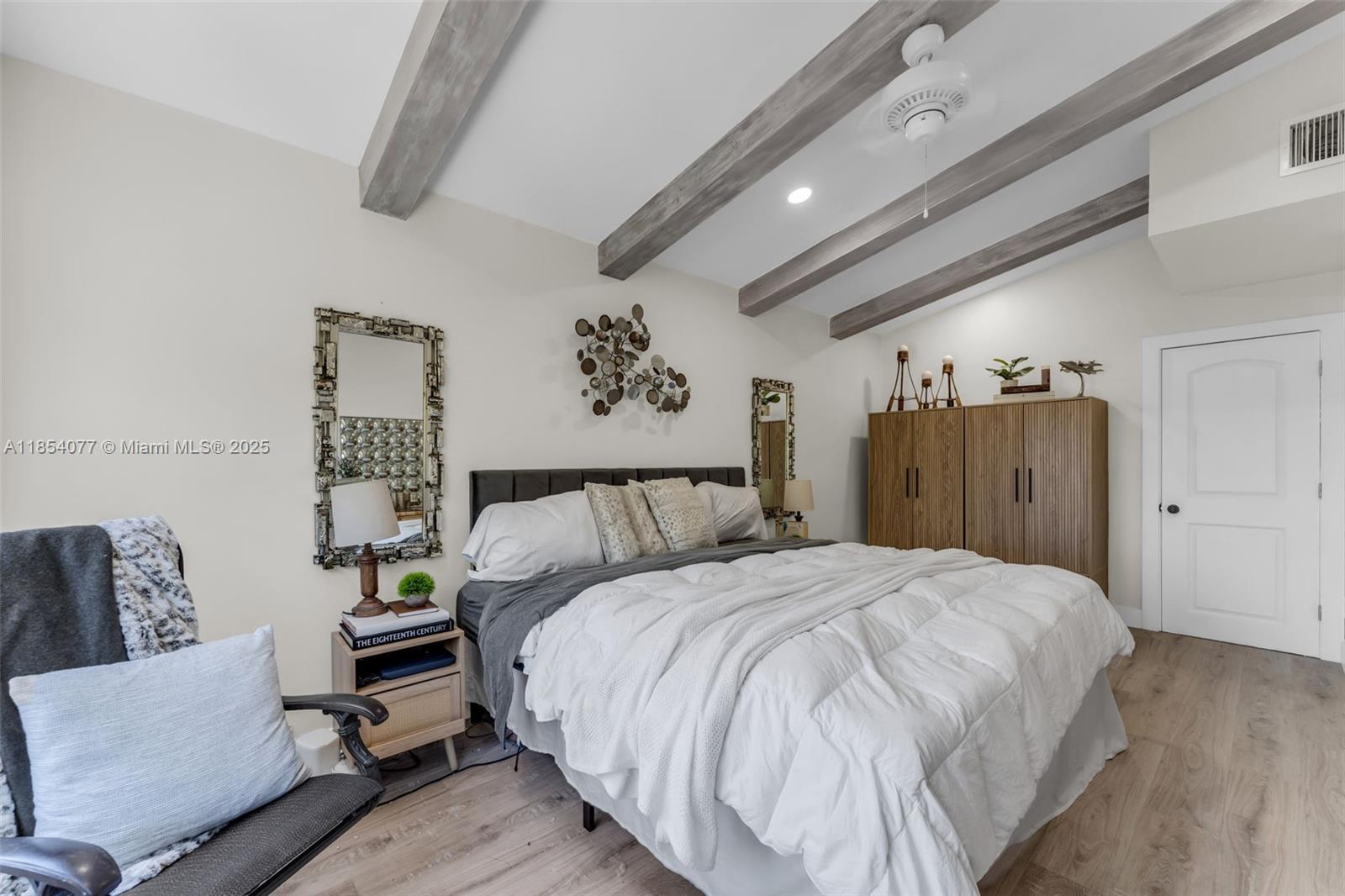 TWIN OAKS - Residential