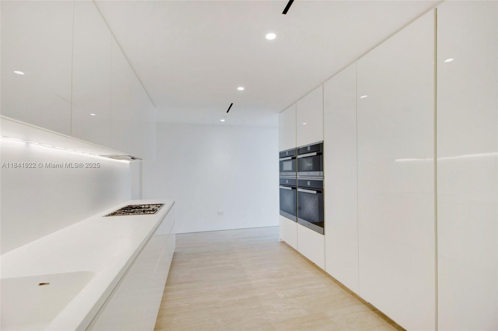 9001 Collins Ave S-PH2