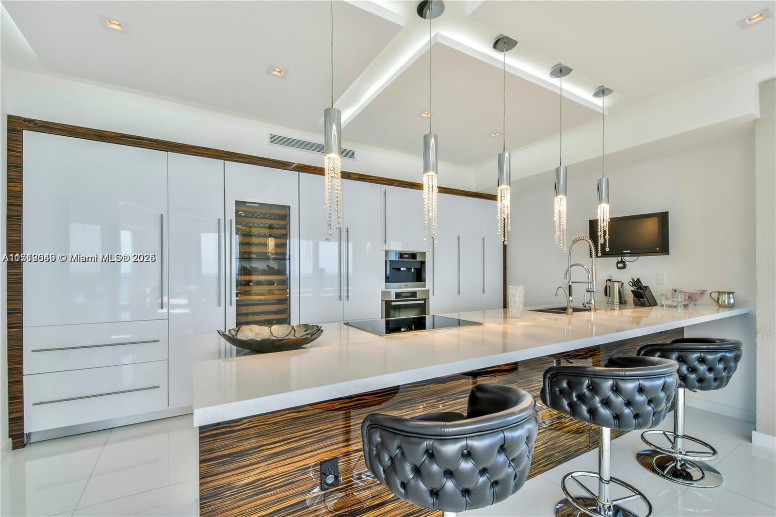 TRUMP ROYALE CONDO - Residential
