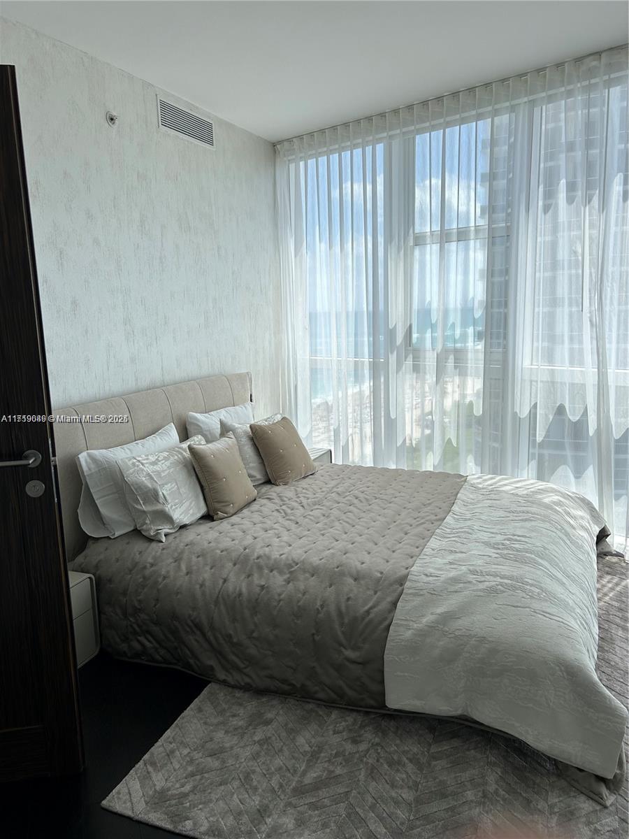 TRUMP ROYALE CONDO - Residential