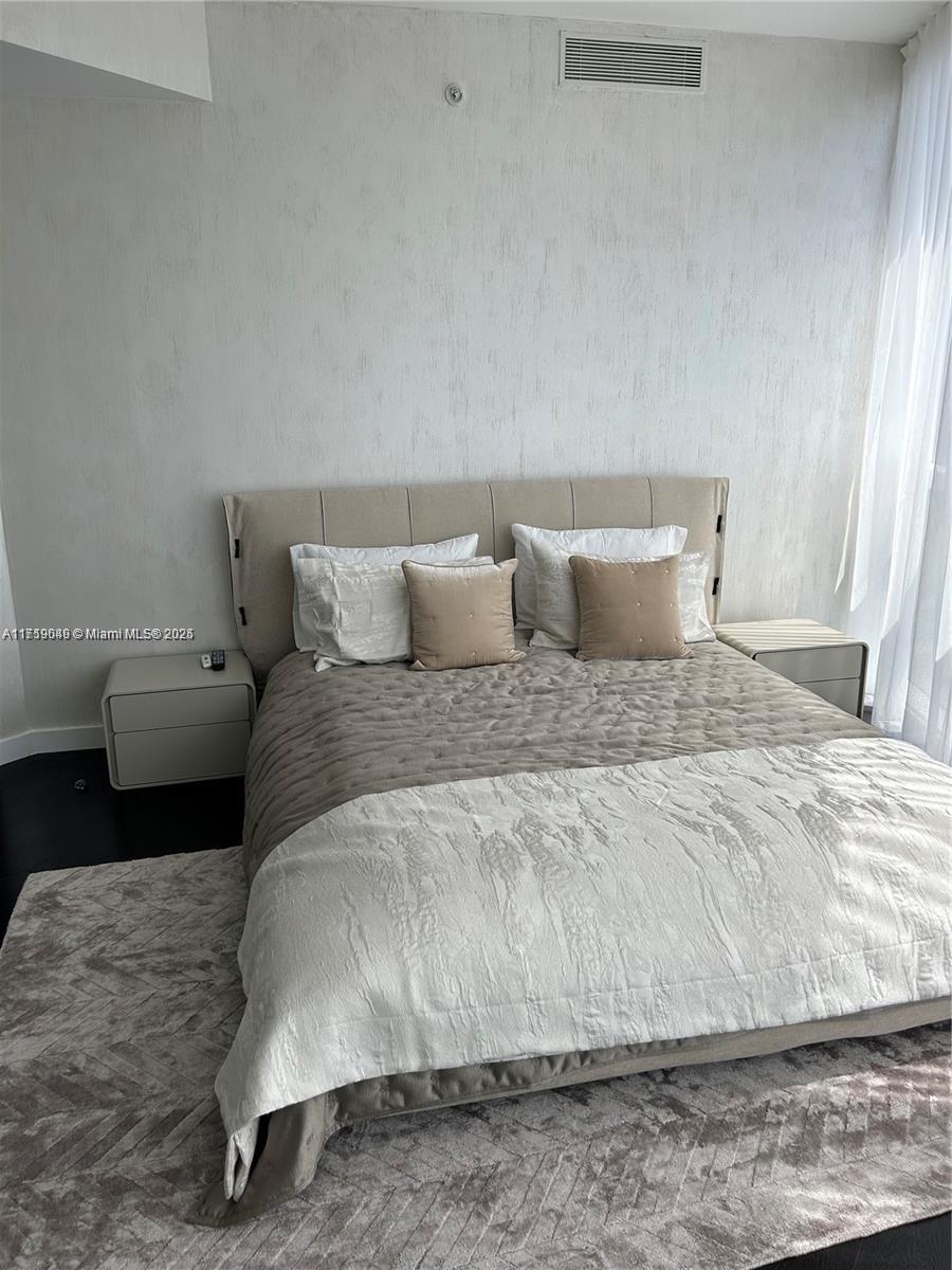 TRUMP ROYALE CONDO - Residential
