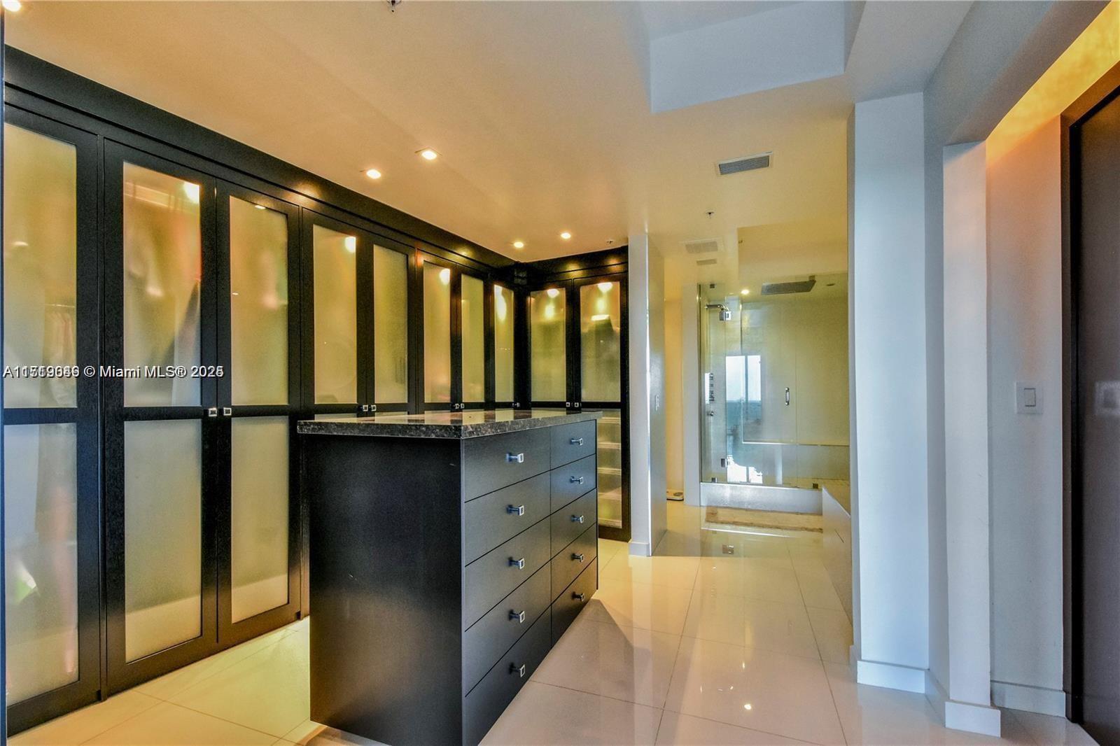 TRUMP ROYALE CONDO - Residential
