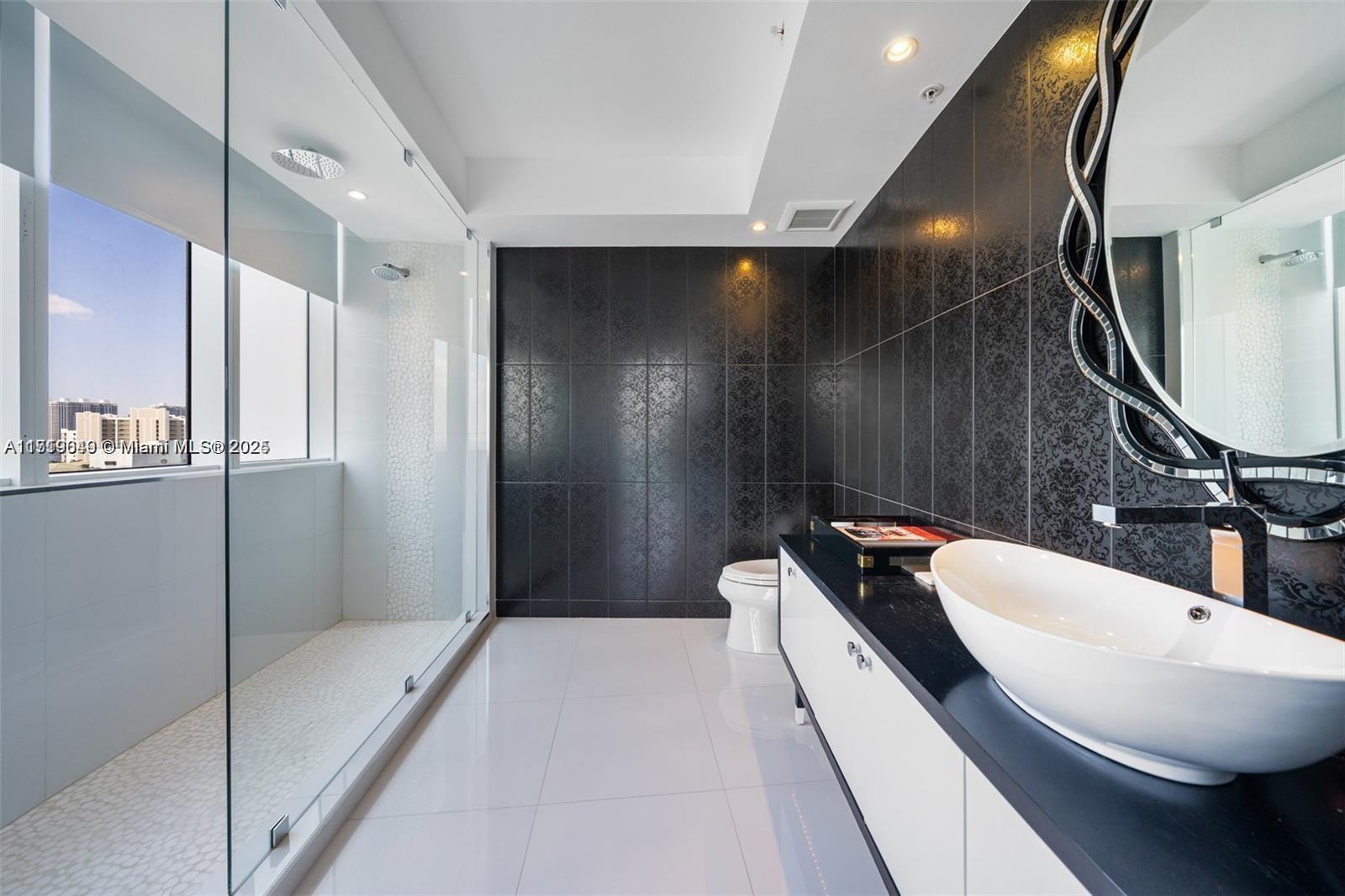 TRUMP ROYALE CONDO - Residential