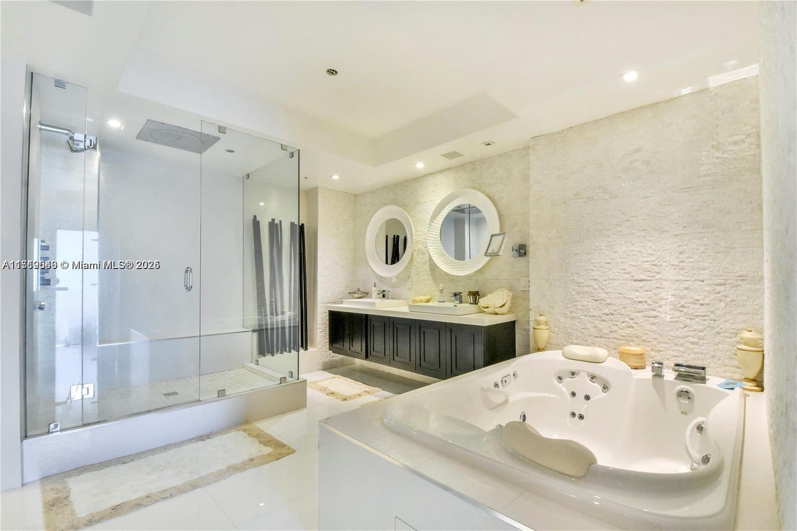 TRUMP ROYALE CONDO - Residential