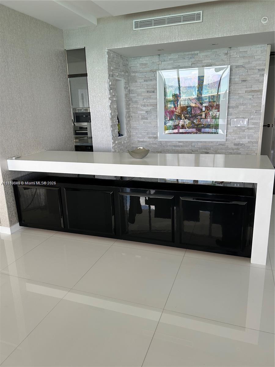 TRUMP ROYALE CONDO - Residential