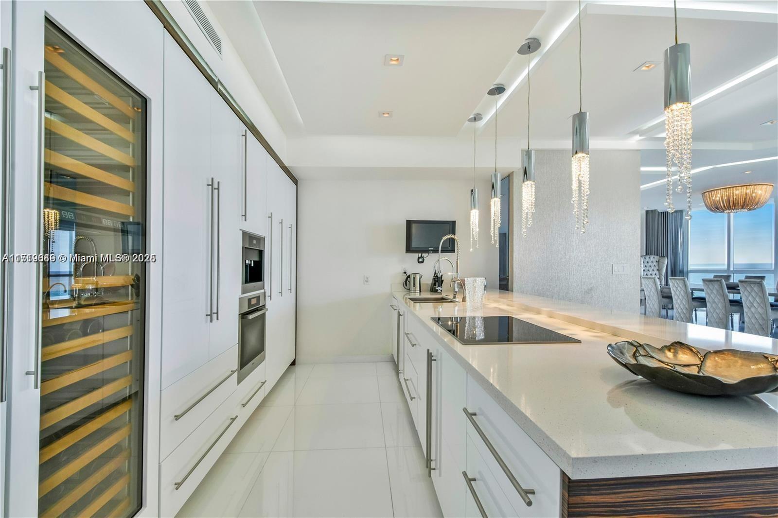 TRUMP ROYALE CONDO - Residential