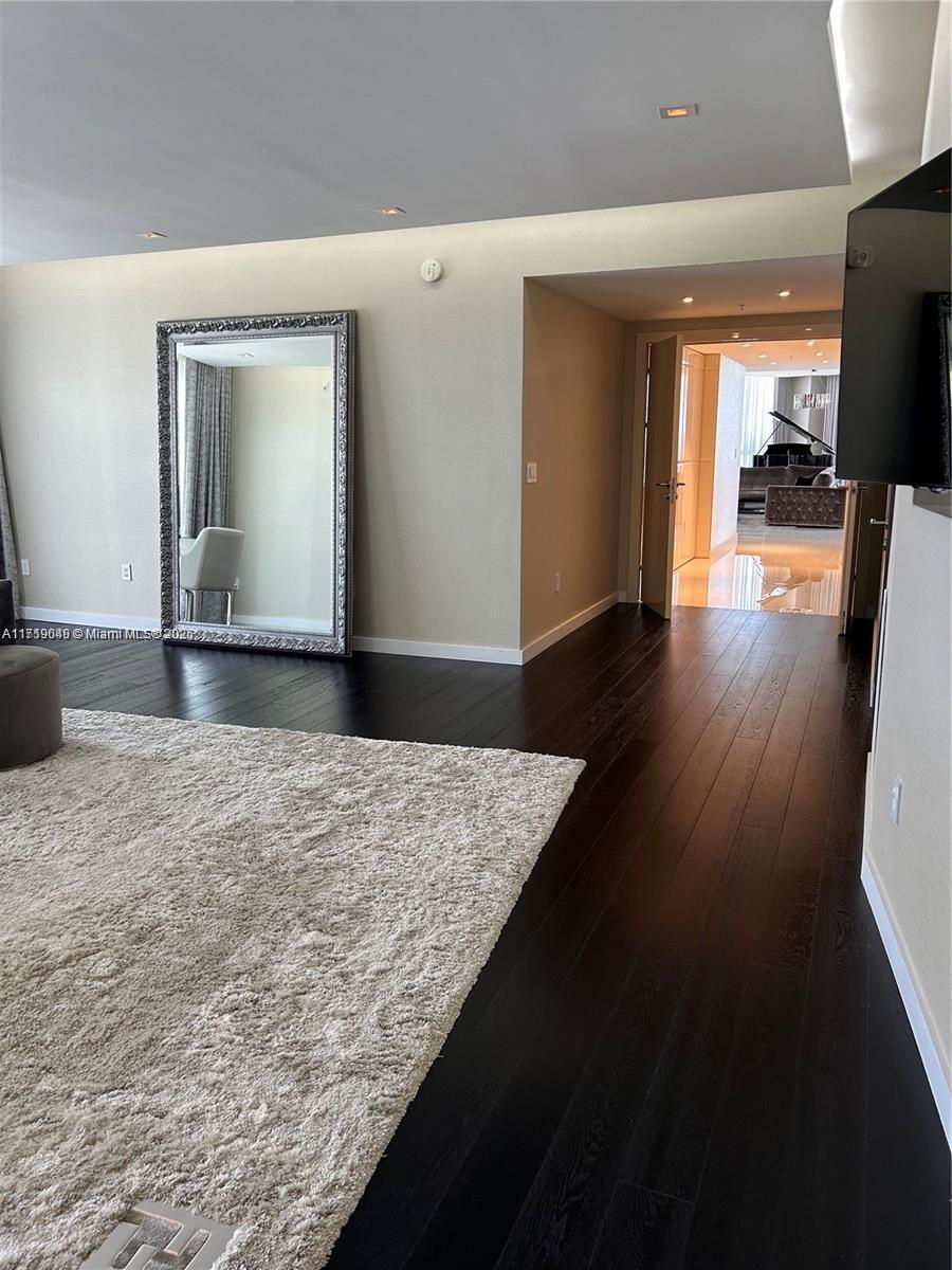 TRUMP ROYALE CONDO - Residential