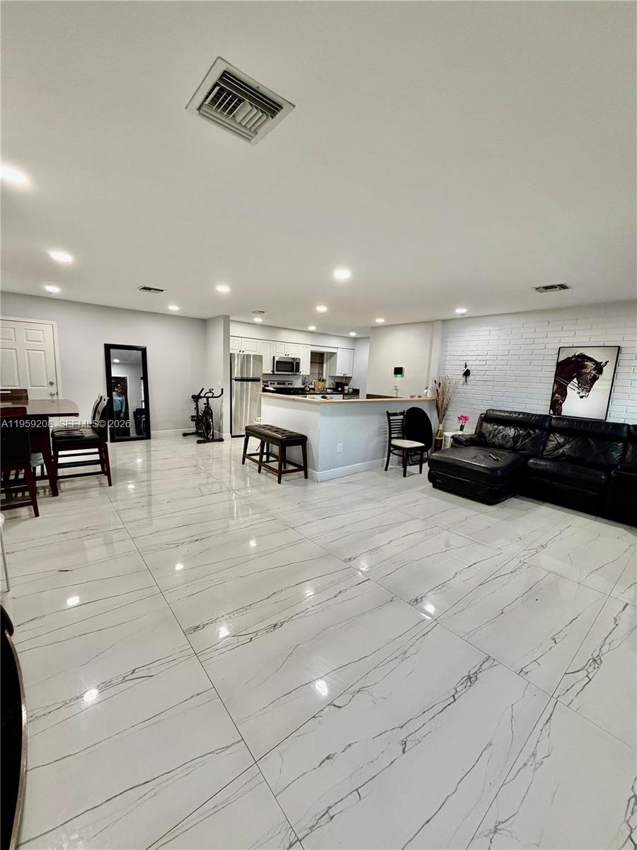 NORTH ANDREWS GARDENS FIR - Residential