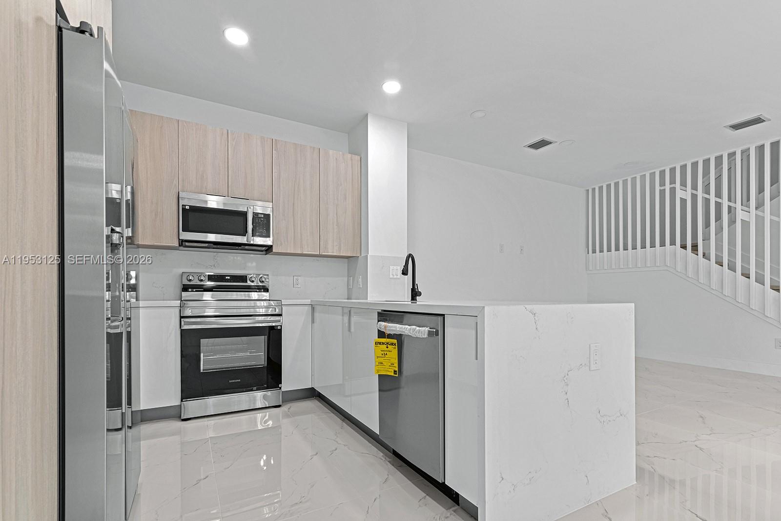 NORTH MIAMI ESTATES - Residential Income