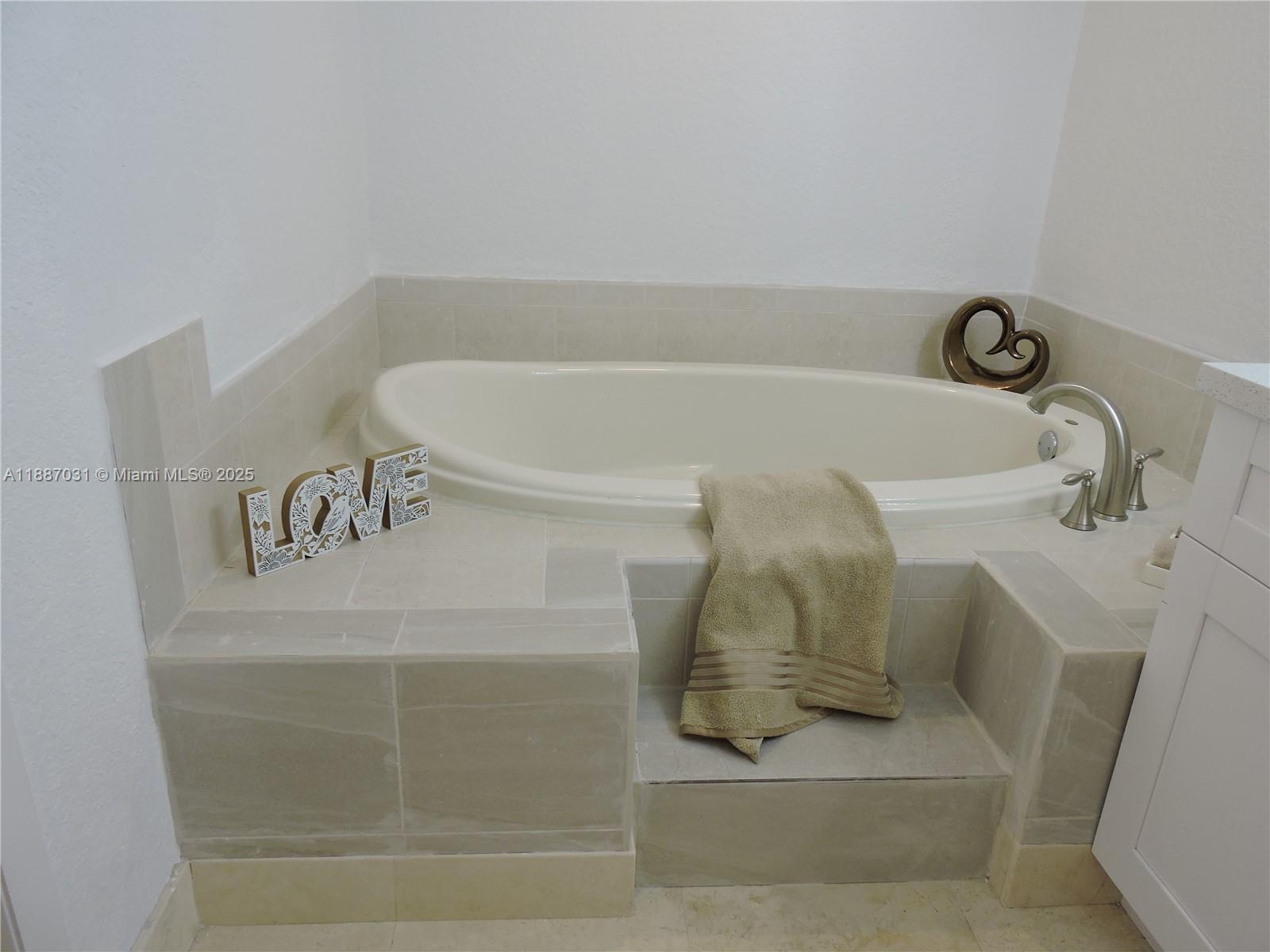 C H E ACRES - Residential Lease