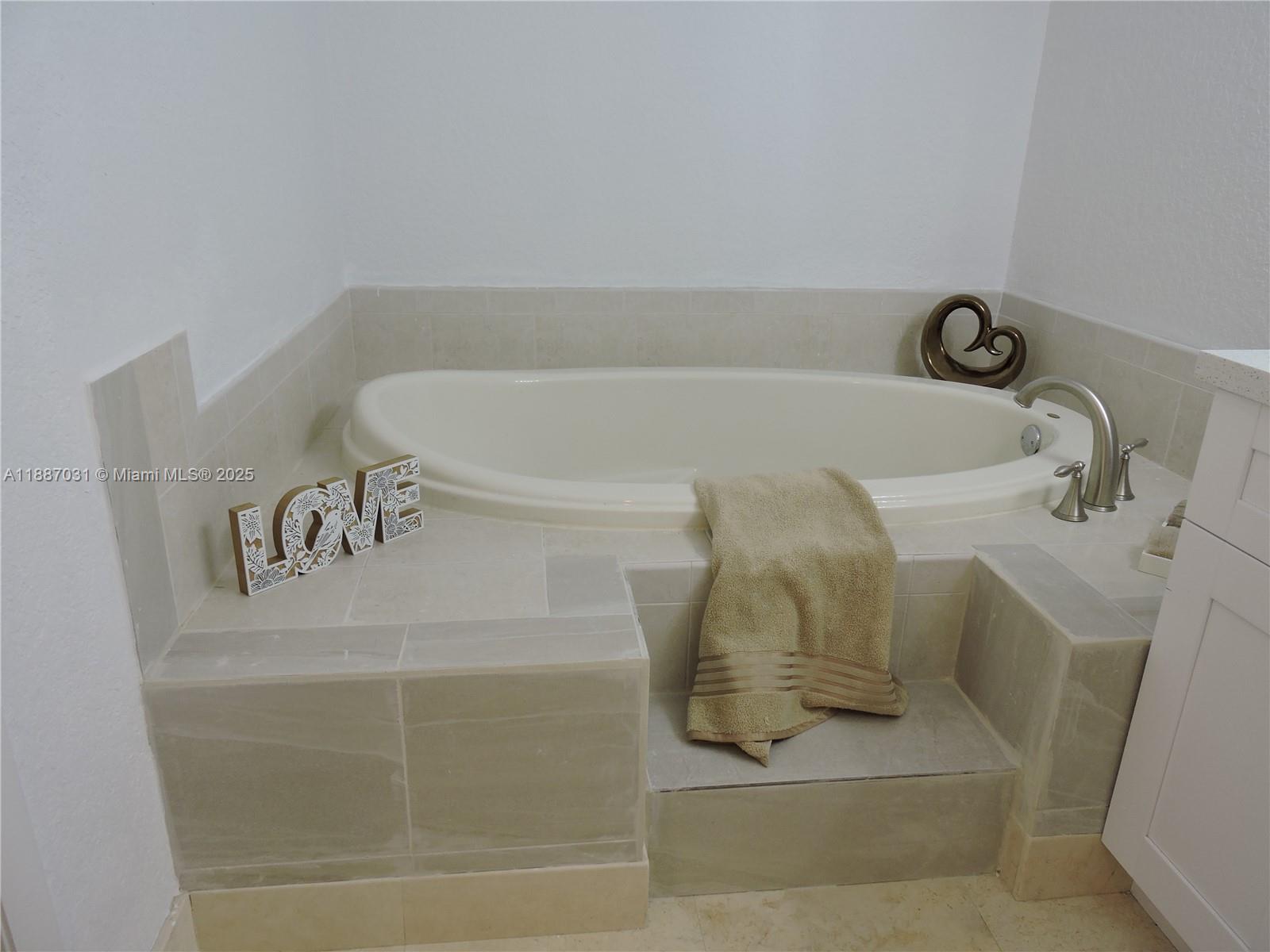 C H E ACRES - Residential Lease