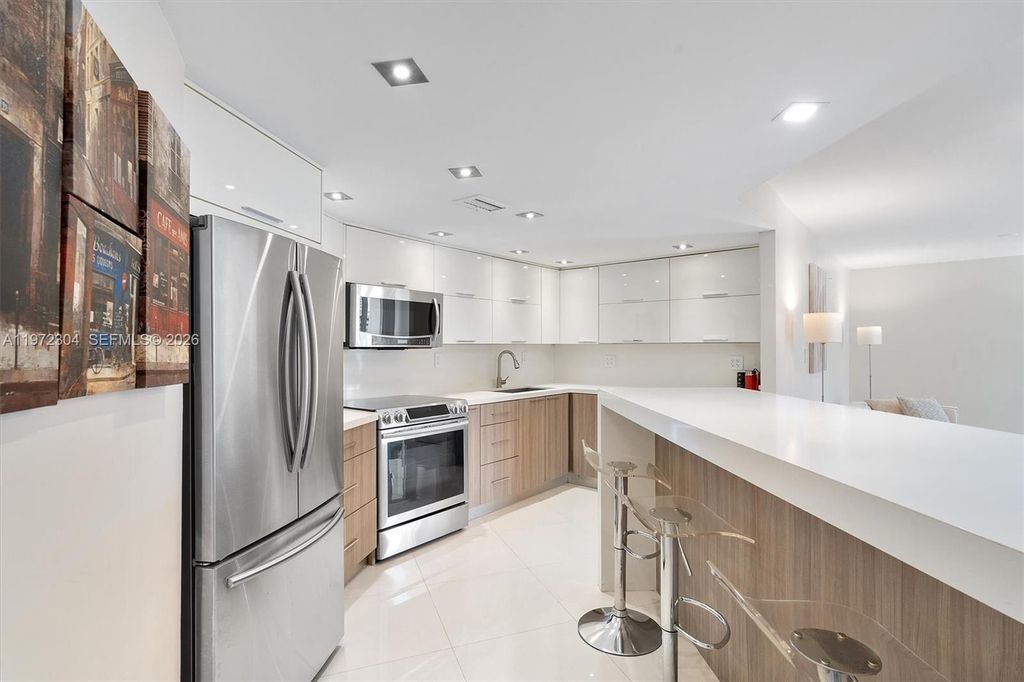 Photo of 600 Parkview Dr #412, Hallandale Beach, FL 33009 (MLS # A11972304)