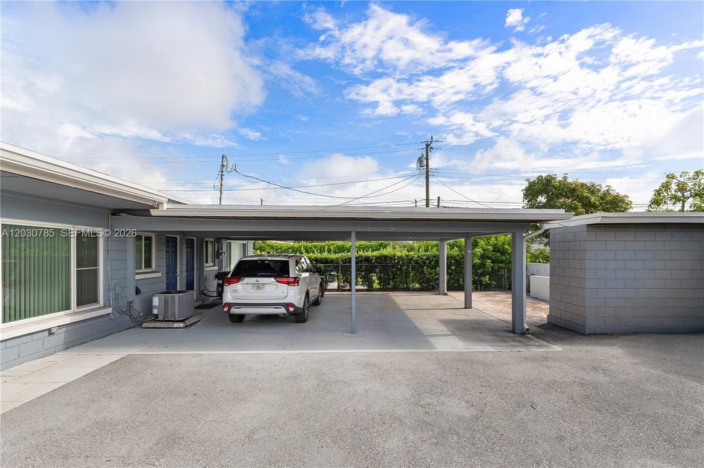 Photo of 204 NW 1st St, Boynton Beach, FL 33435 (MLS # A12030785)