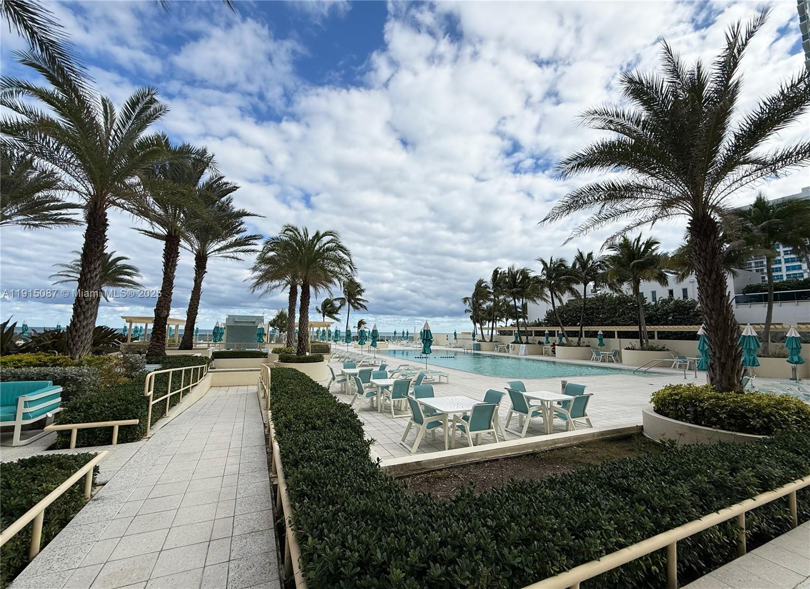 WAVE CONDO - Residential