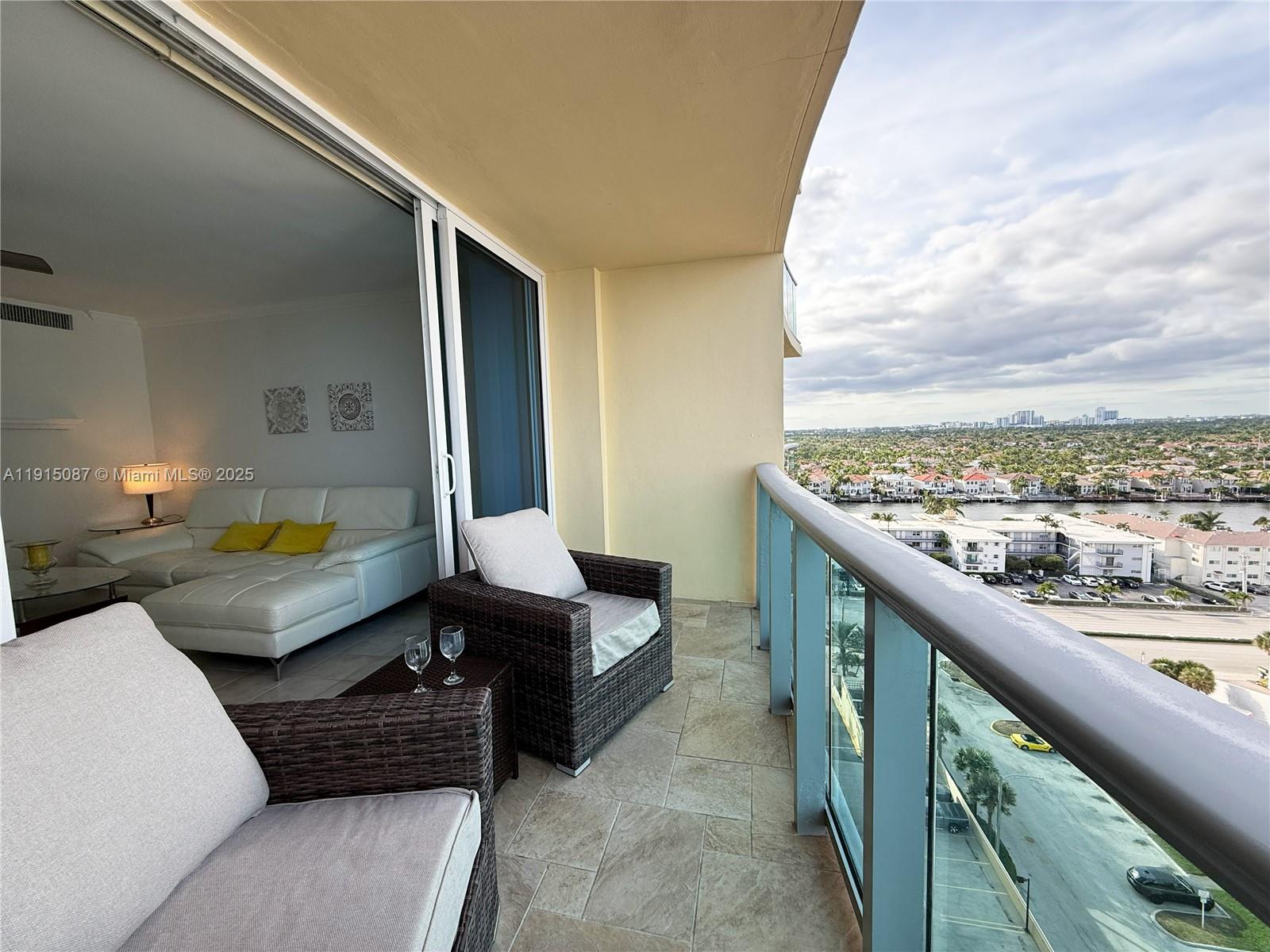 WAVE CONDO - Residential