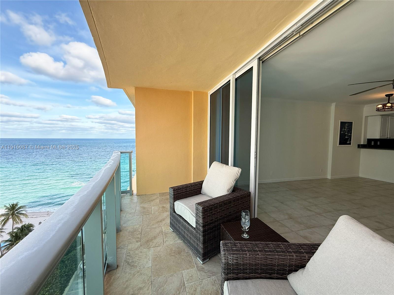 WAVE CONDO - Residential