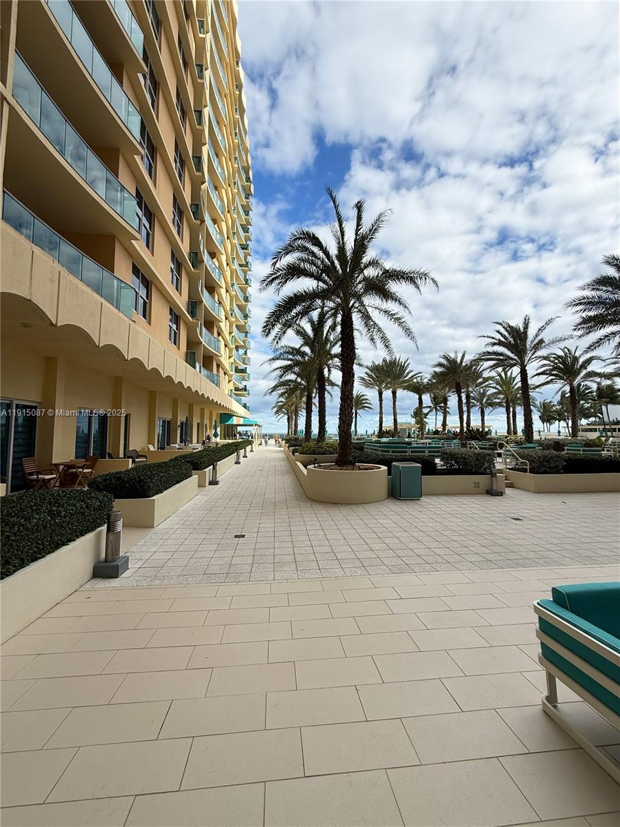 WAVE CONDO - Residential