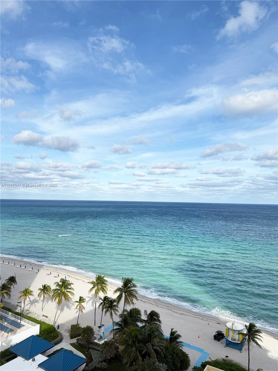 WAVE CONDO - Residential