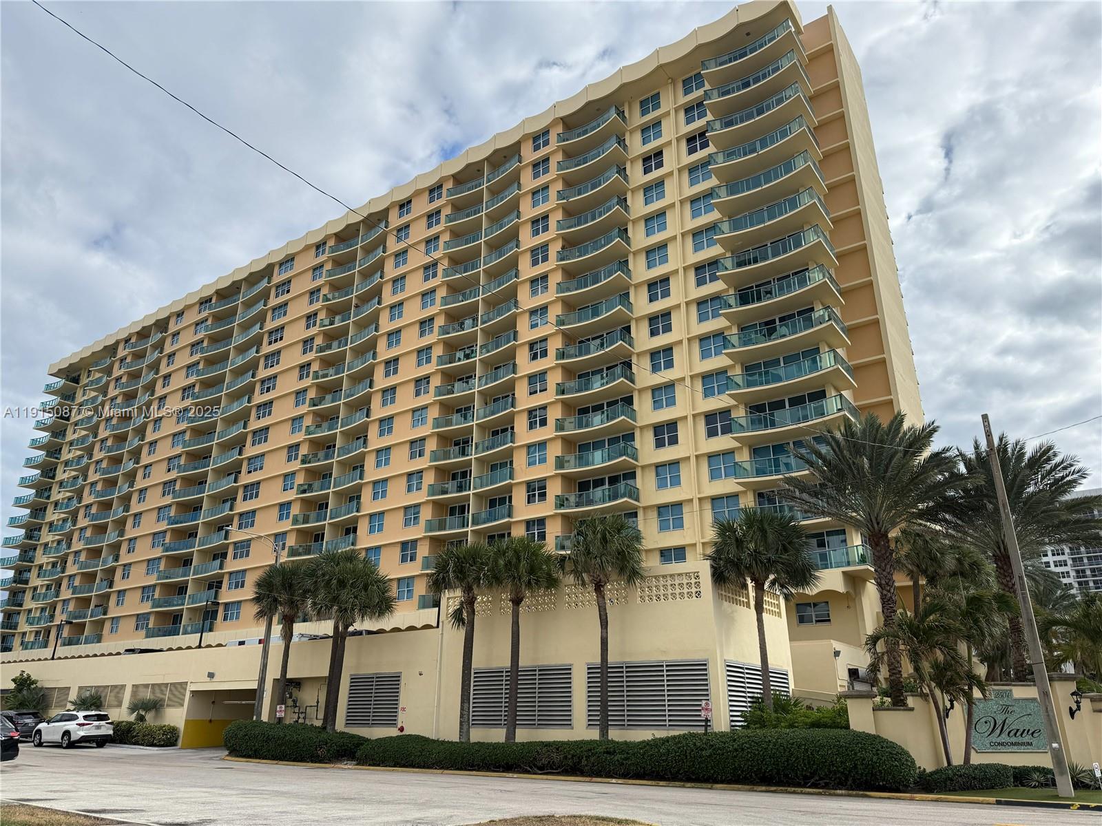 WAVE CONDO - Residential