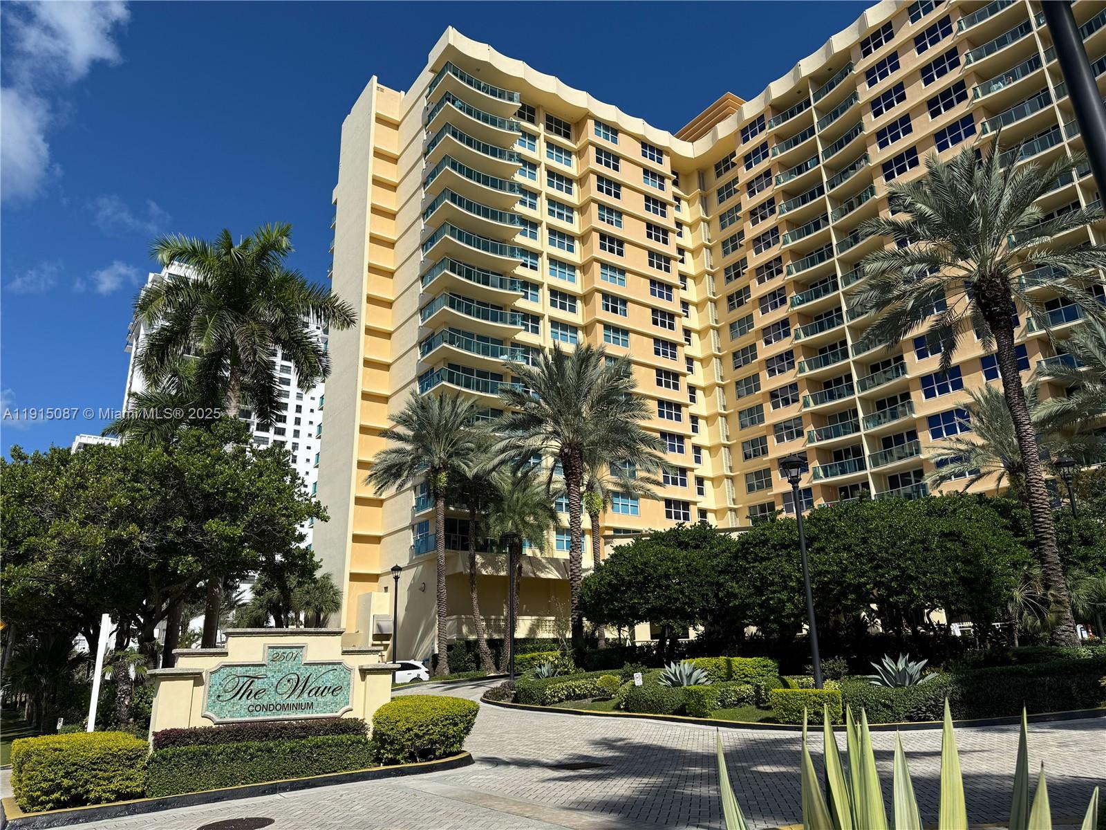 WAVE CONDO - Residential