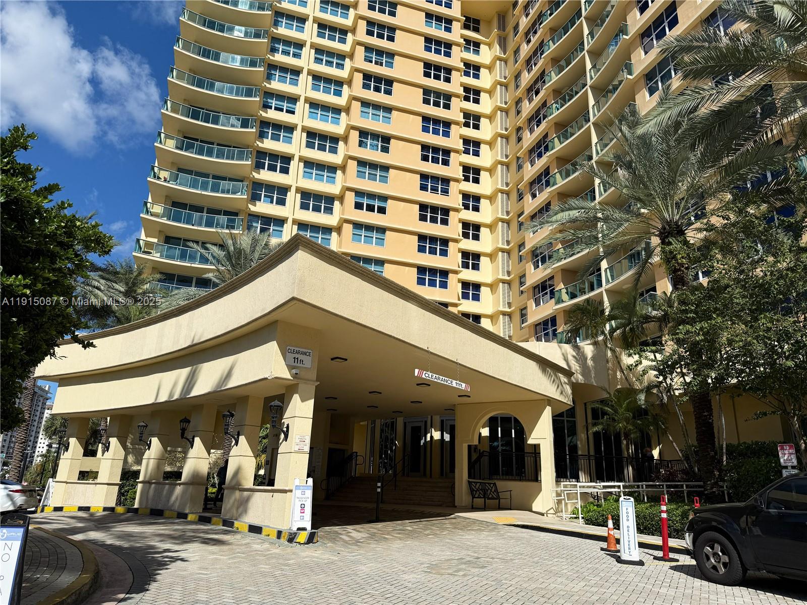 WAVE CONDO - Residential