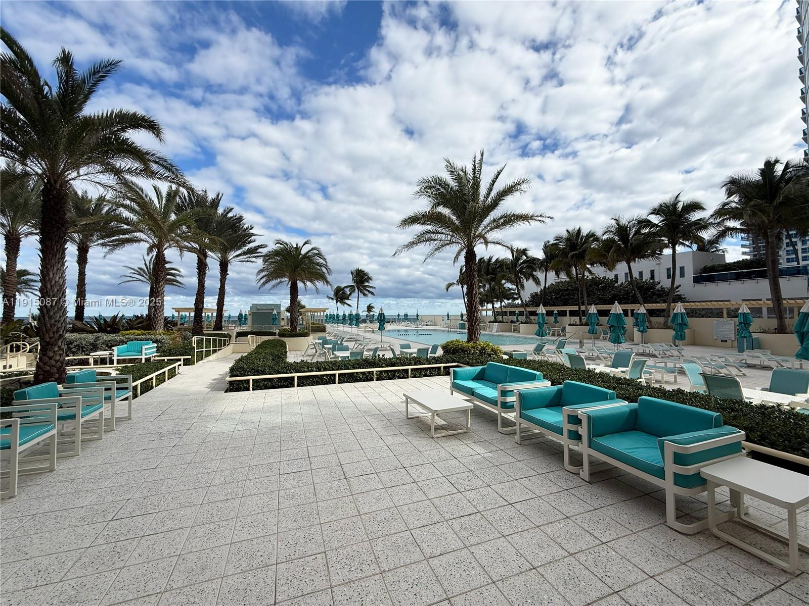 WAVE CONDO - Residential