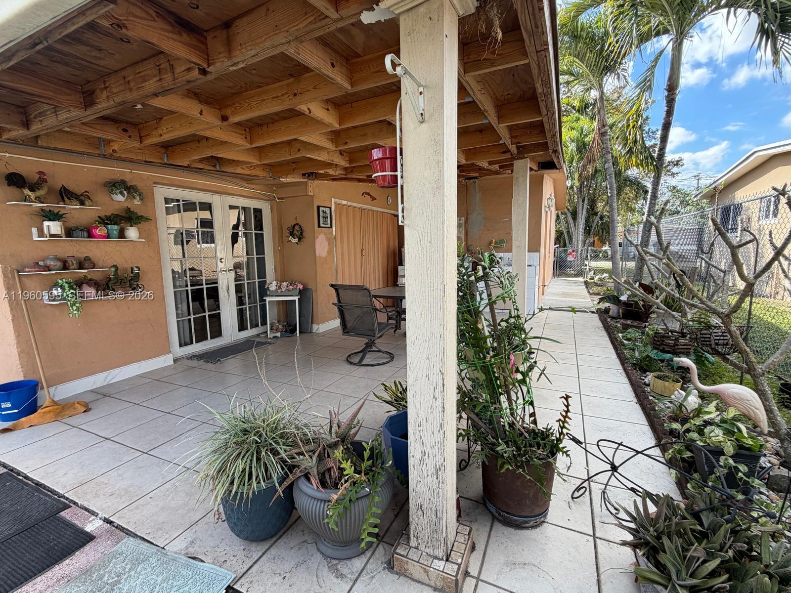 PALM SPRINGS ESTS 9TH ADD - Residential